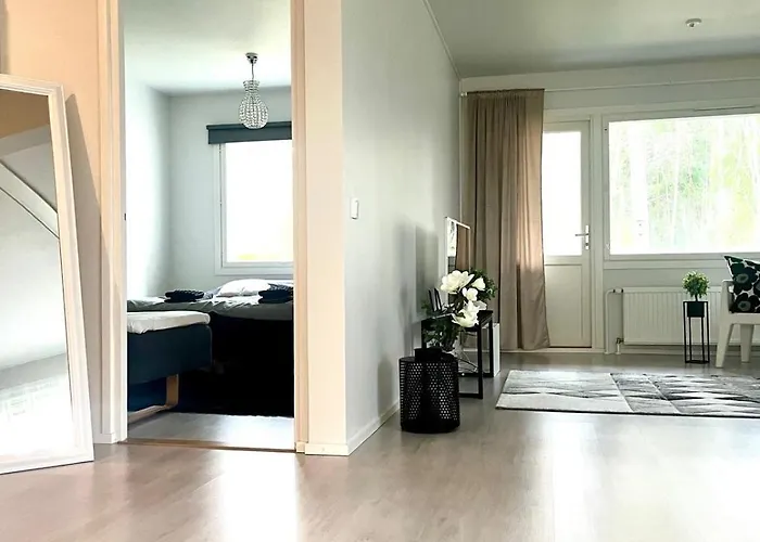 Taeysin Remontoitu Kaksio. Ilmainen Pysaekoeinti!